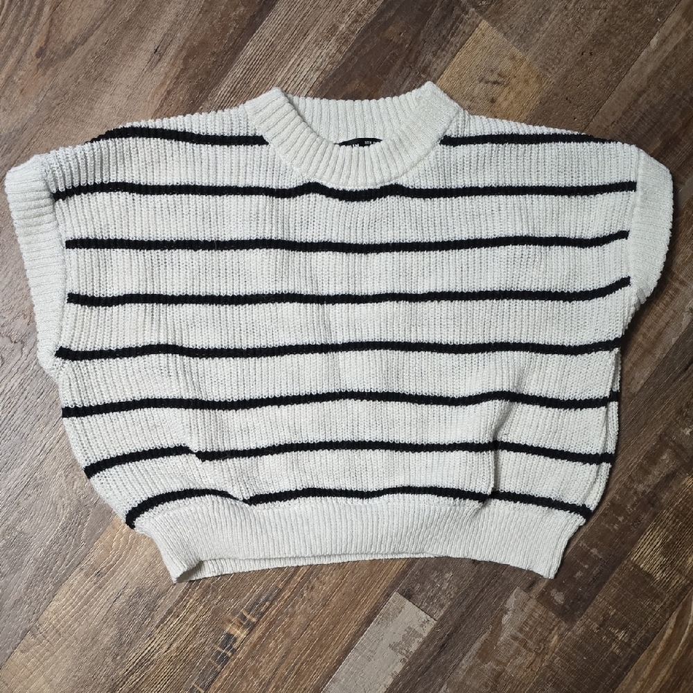 SHEIN Black and White Crew Neck Sweater with Stripes